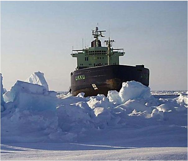 Погрузка судна среди дрейфующего льда