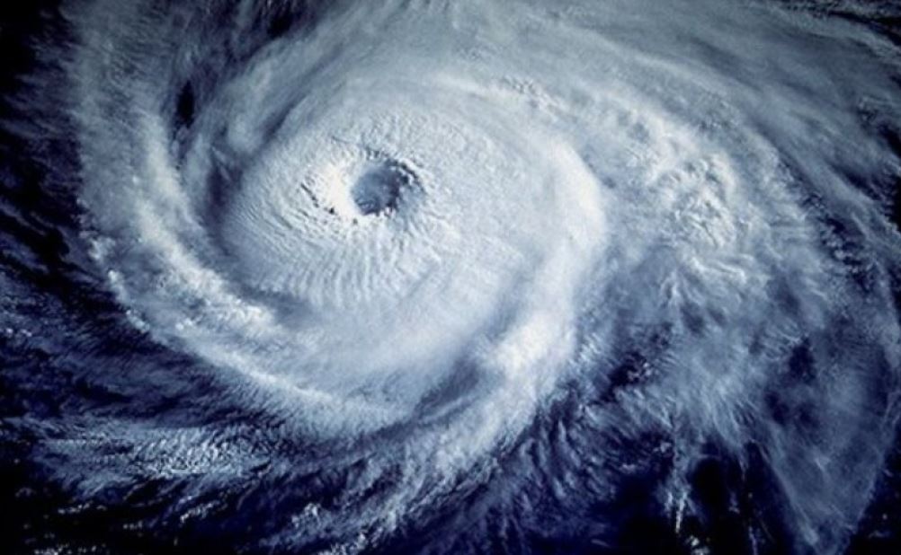 Вид из космоса на глубокий циклон