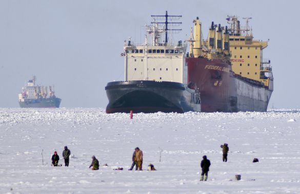 Проводка ледоколом каравана судов в ледовых условиях