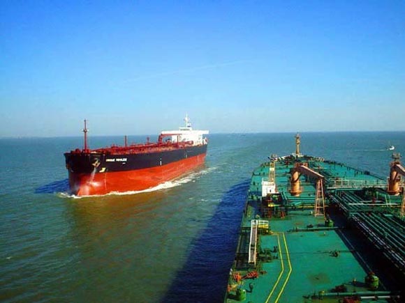 Расхождение танкеров в канале