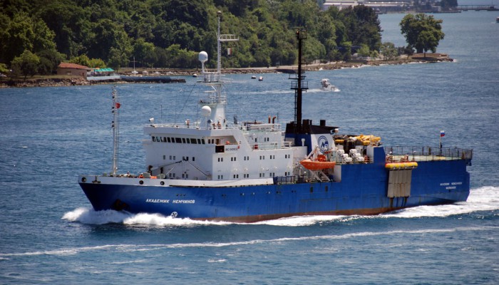 Научное судно Академик Немчинов в Мраморном море