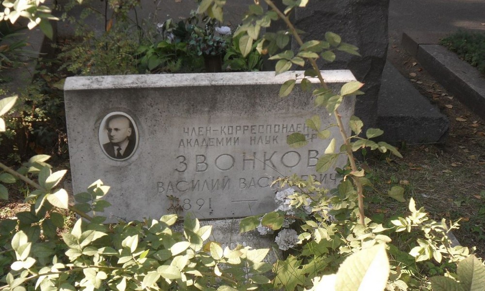 Могила Звонкова на Новодевичьем кладбище Москвы