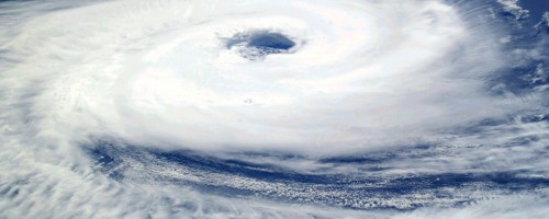 Вид из космоса на циклон